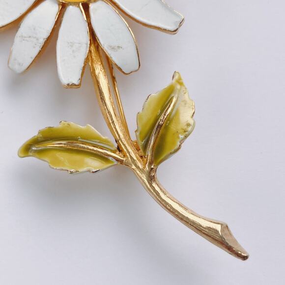 Vintage Signed Accessocraft NYC Enamel Daisy Flower Brooch 1960s Gold Tone - Picture 5 of 11